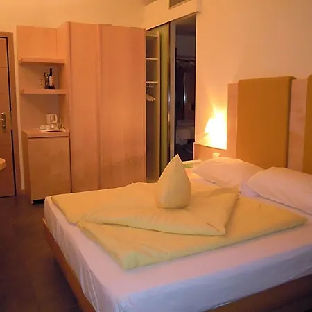 Du Szálloda 4*